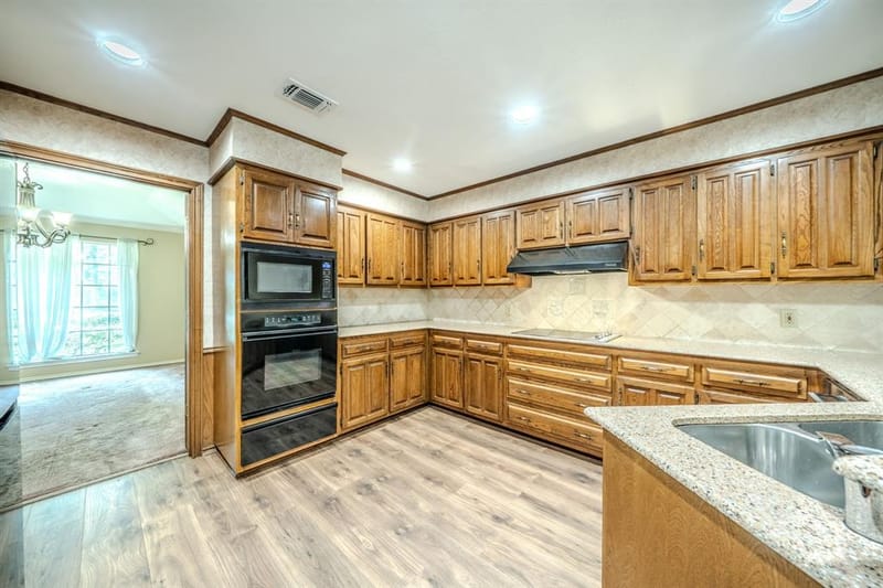 1803 Oak Grove Drive, Arlington TX 76013 - Photo 8