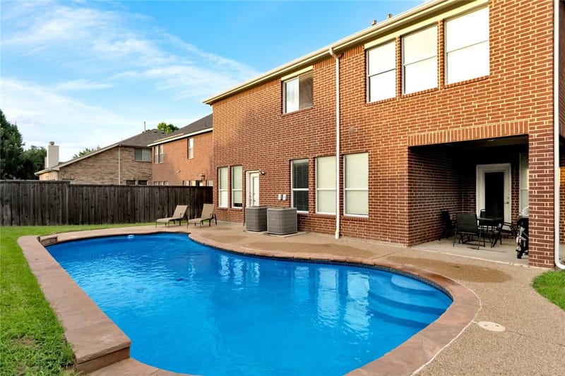 308 foxbury Drive, Euless TX 76040
