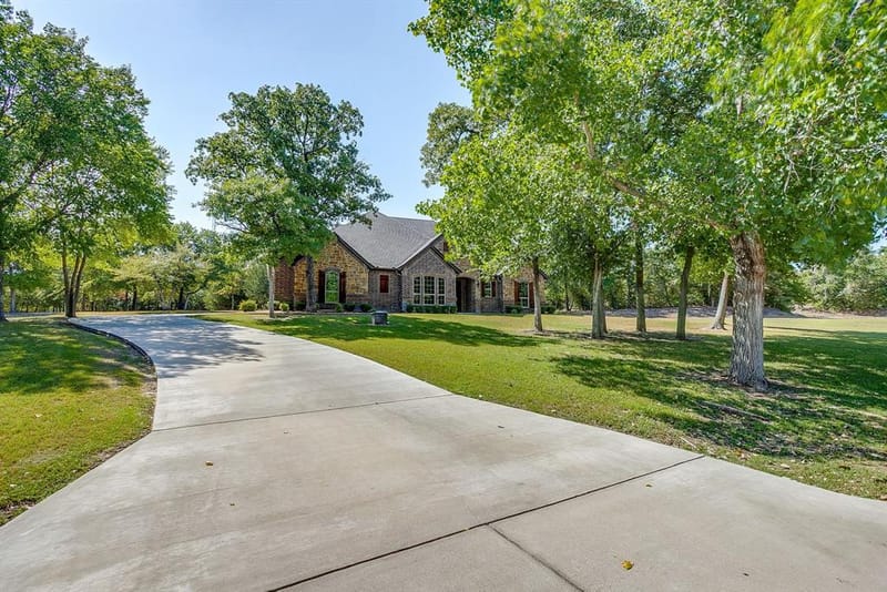 7259 Oak Creeks Court, Fort Worth TX 76135 - Photo 3