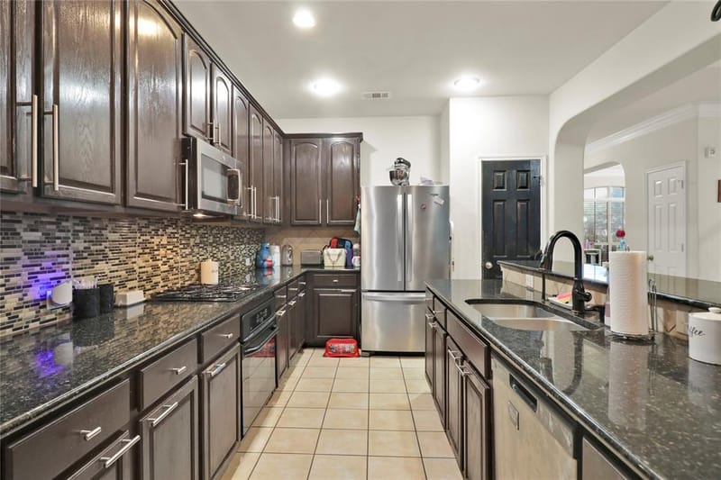 4951 Eyrie Court, Grand Prairie TX 75052 - Photo 7