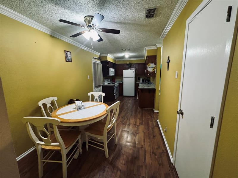 1210 S Clements Street, Gainesville TX 76240 - Photo 13