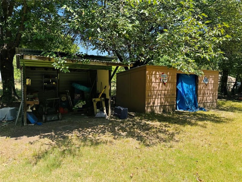 1210 S Clements Street, Gainesville TX 76240 - Photo 36