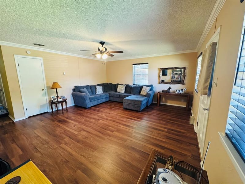 1210 S Clements Street, Gainesville TX 76240 - Photo 9