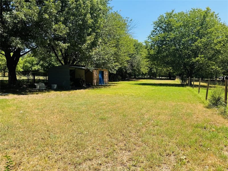 1210 S Clements Street, Gainesville TX 76240 - Photo 34