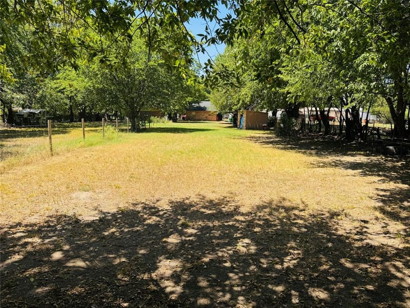 1210 S Clements Street, Gainesville TX 76240 - Photo 38
