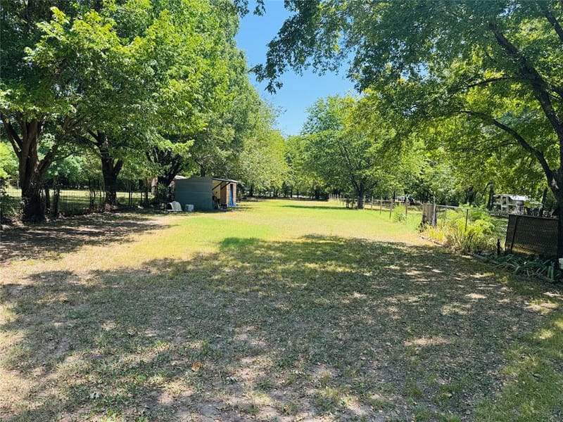 1210 S Clements Street, Gainesville TX 76240 - Photo 33