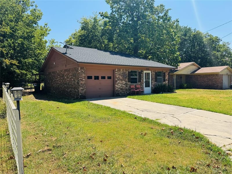 1210 S Clements Street, Gainesville TX 76240 - Photo 39