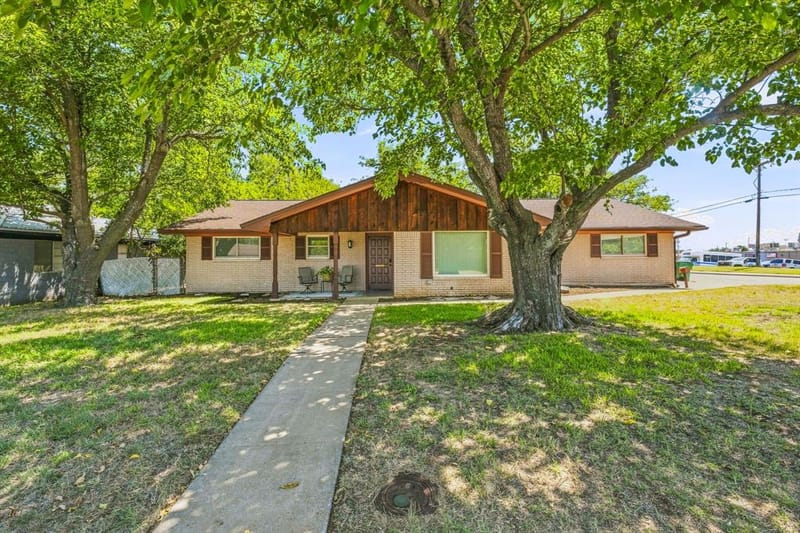 409 N Charlotte, Stephenville TX 76401 - Photo 2