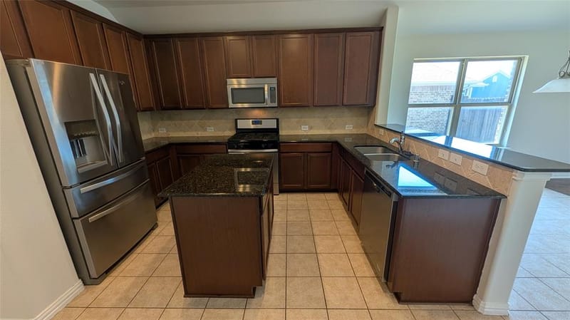 608 Kinghaven Drive, Little Elm TX 75068 - Photo 7