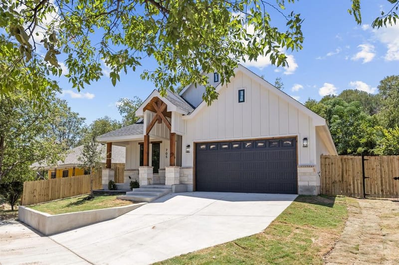 705 Cliff Street, Fort Worth TX 76164 - Photo 2