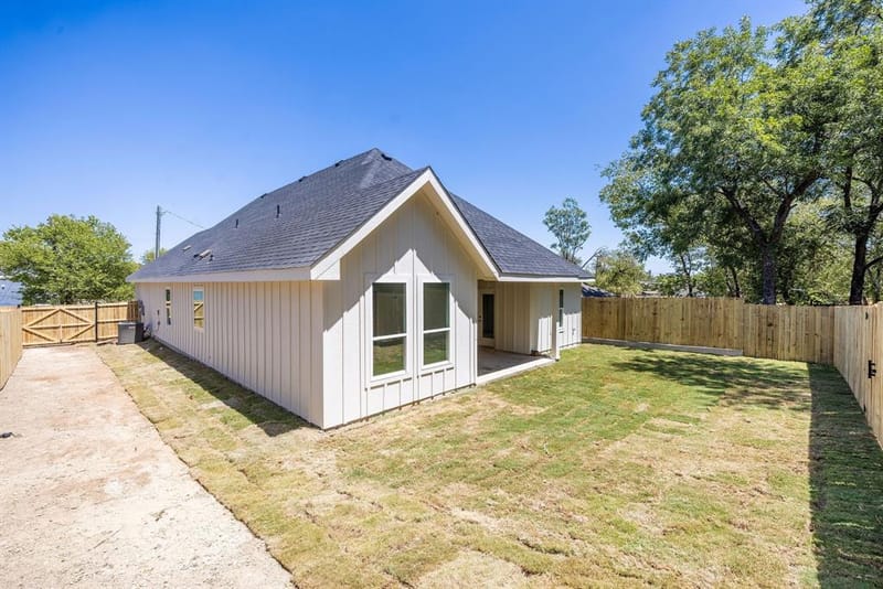 705 Cliff Street, Fort Worth TX 76164 - Photo 38