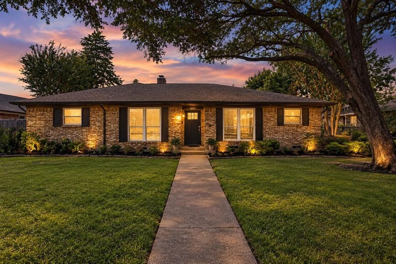 4915 Hovenkamp Drive, Dallas TX 75227 - Photo 2