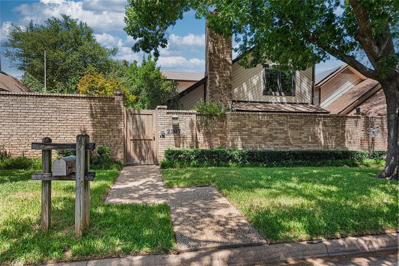 2207 Winter Sunday Way, Arlington TX 76012