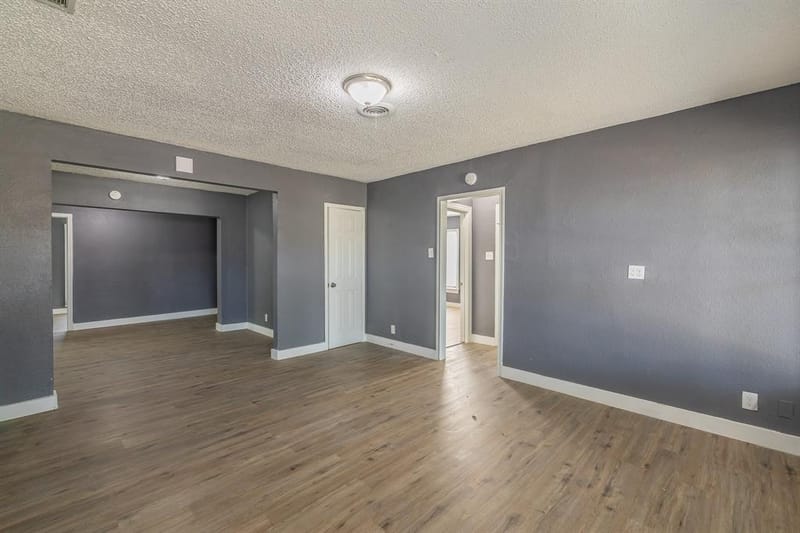 1106 Oak Street, Grand Prairie TX 75050 - Photo 9
