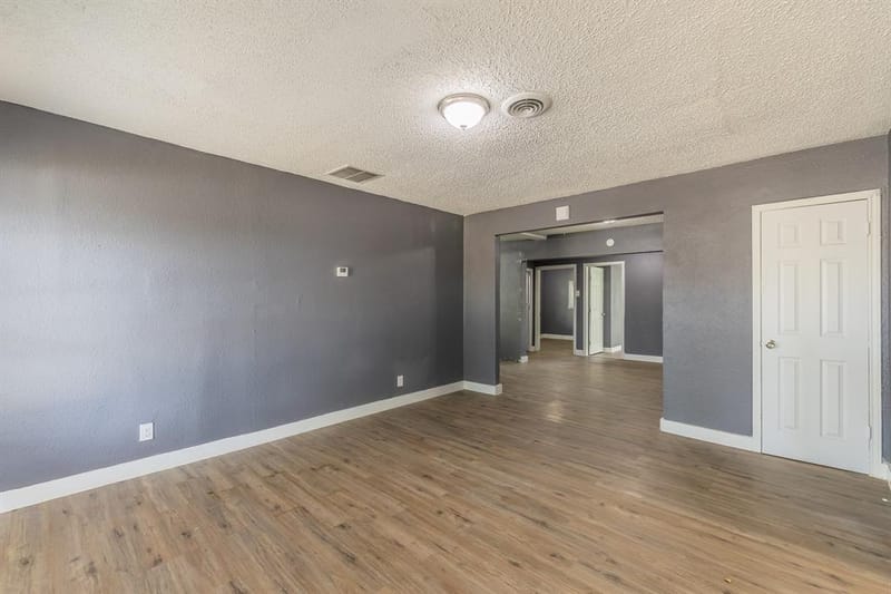 1106 Oak Street, Grand Prairie TX 75050 - Photo 8