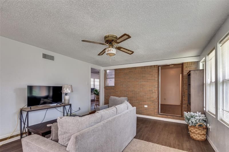 2002 Winthrop Street, Irving TX 75061 - Photo 7