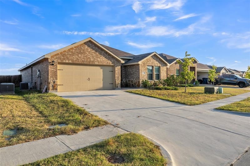1748 Duskwood Drive, Lancaster TX 75146
