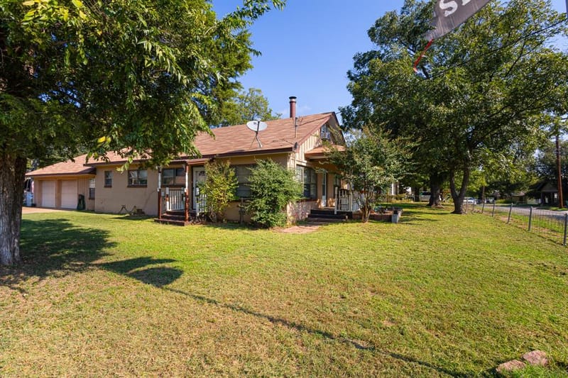 301 W Nelson Street, Bowie TX 76230 - Photo 26