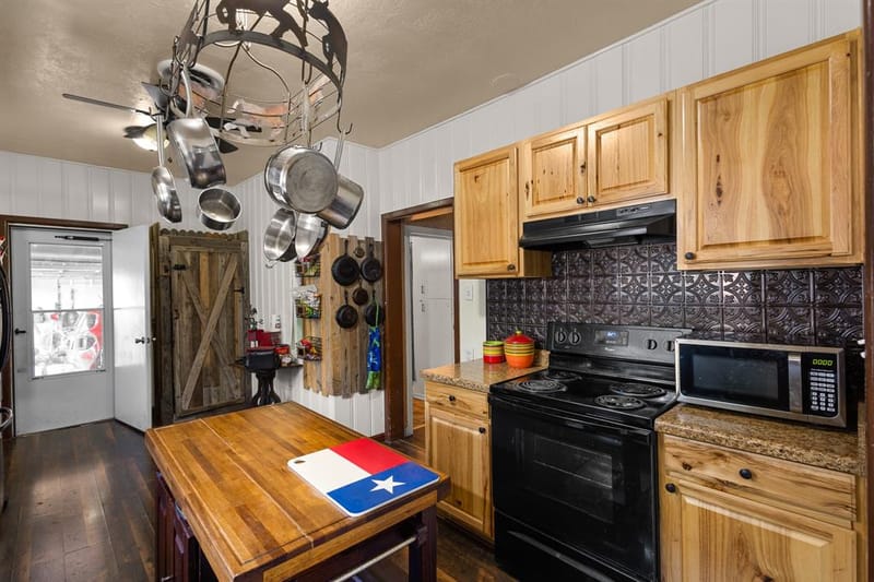 301 W Nelson Street, Bowie TX 76230 - Photo 7