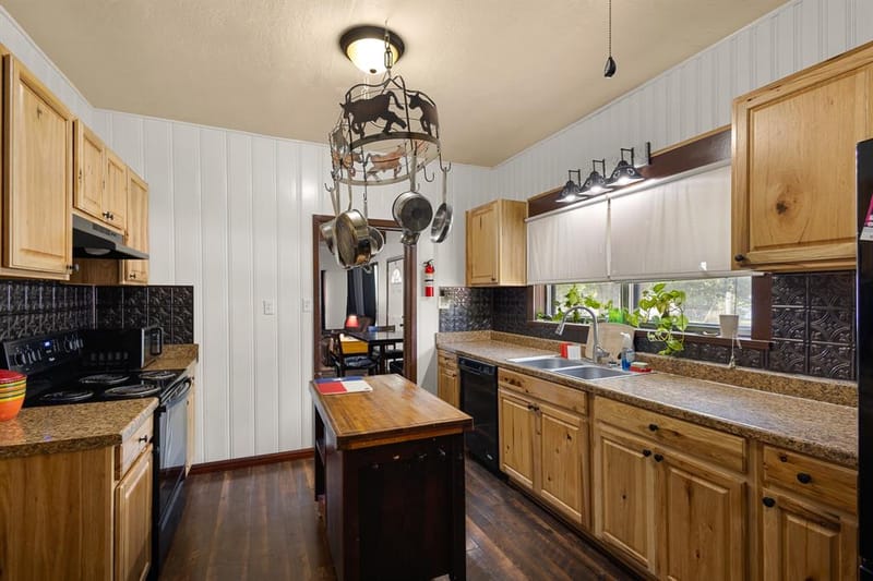 301 W Nelson Street, Bowie TX 76230 - Photo 9
