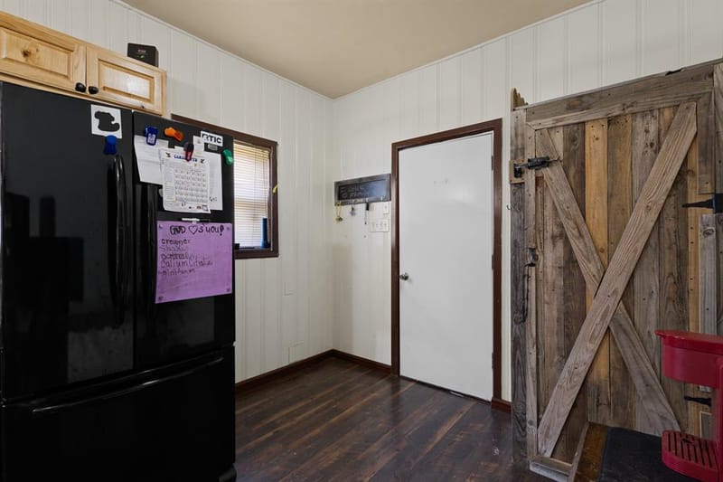 301 W Nelson Street, Bowie TX 76230 - Photo 11