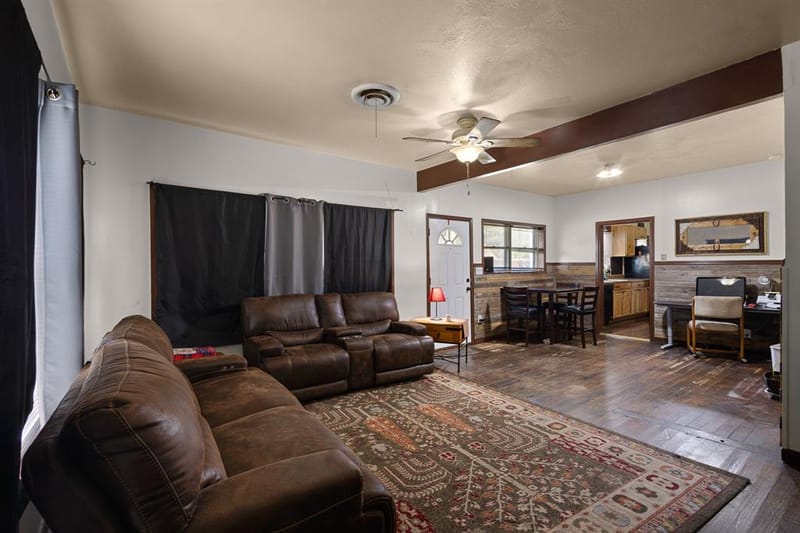 301 W Nelson Street, Bowie TX 76230 - Photo 4