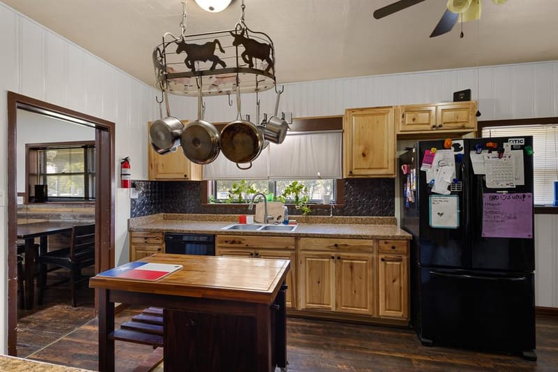 301 W Nelson Street, Bowie TX 76230 - Photo 8