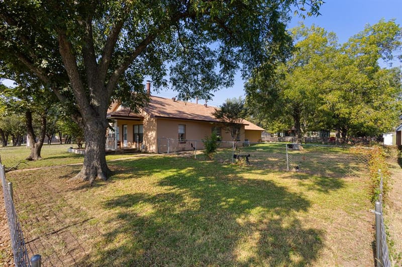 301 W Nelson Street, Bowie TX 76230 - Photo 25