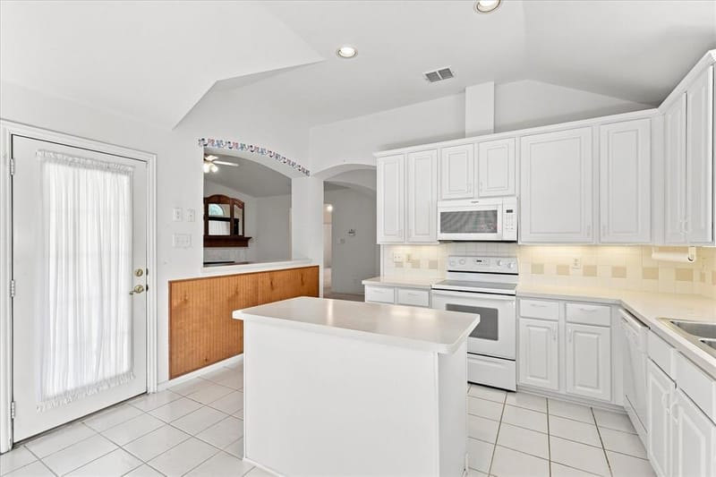 2806 Warwick Drive, Corinth TX 76210 - Photo 13