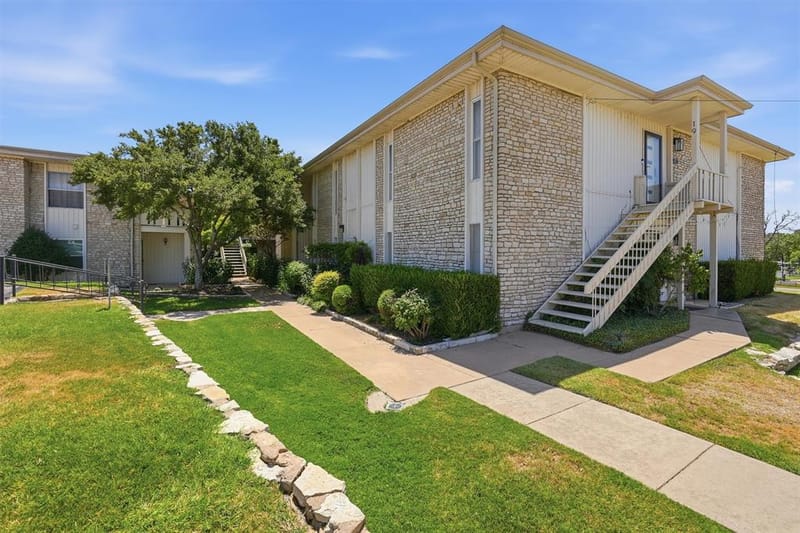 4211 Fairway Drive, Granbury TX 76049 - Photo 6