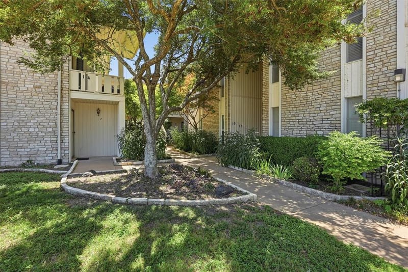 4211 Fairway Drive, Granbury TX 76049 - Photo 3