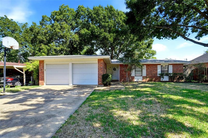 513 Kelly Terrace, Arlington TX 76010 - Photo 2