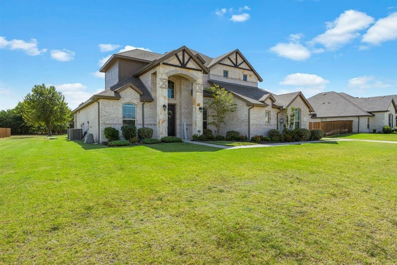 360 Crystal Lake Lane, Red Oak TX 75154 - Photo 2