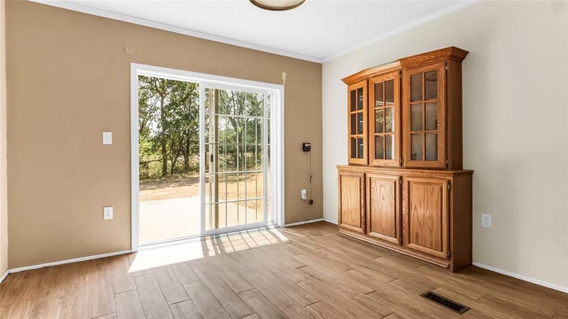 1210 E Texas Street, Denison TX 75021 - Photo 9