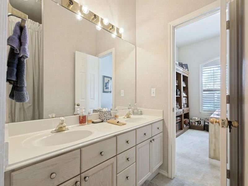 18407 Tettenhall Drive, Dallas TX 75252 - Photo 23