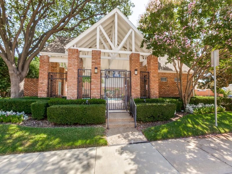 18407 Tettenhall Drive, Dallas TX 75252 - Photo 29