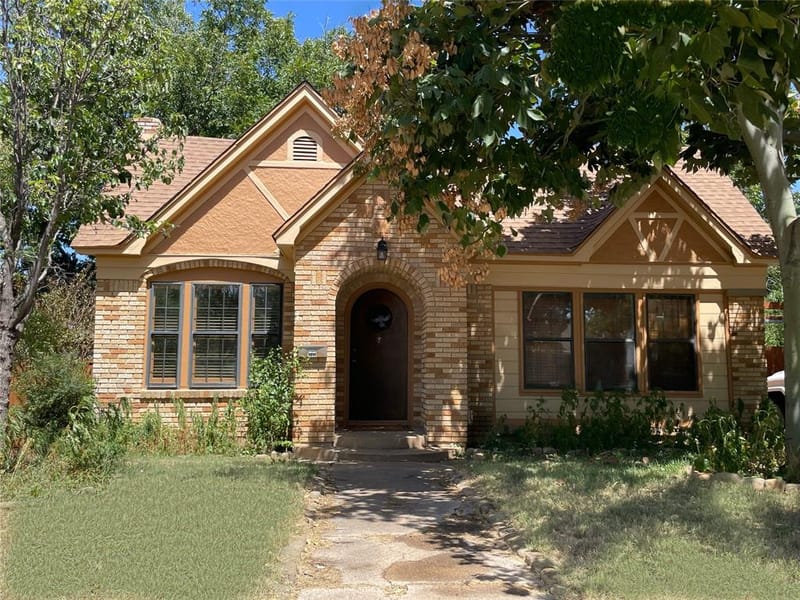 3915 Meadowbrook Drive, Fort Worth TX 76103