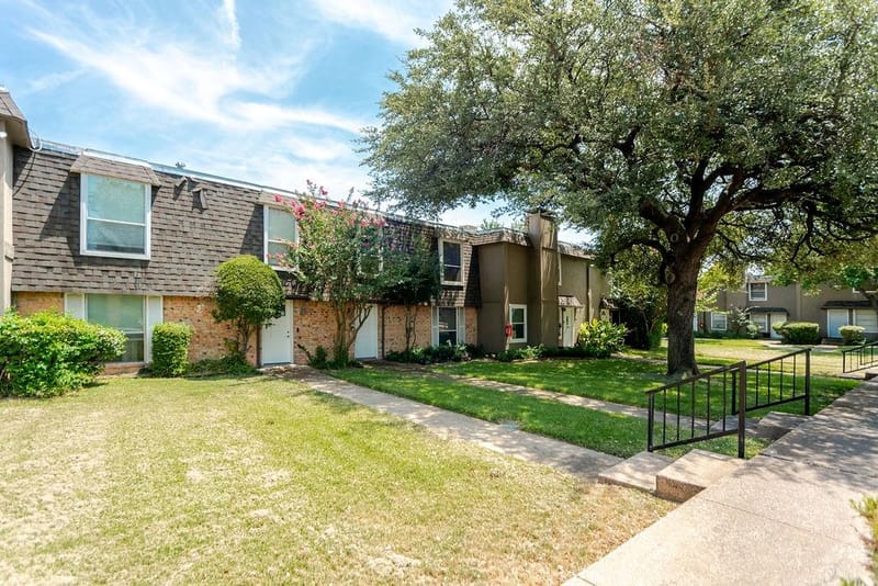 13340 Kit Lane # B09, Dallas TX 75240 - Photo 3