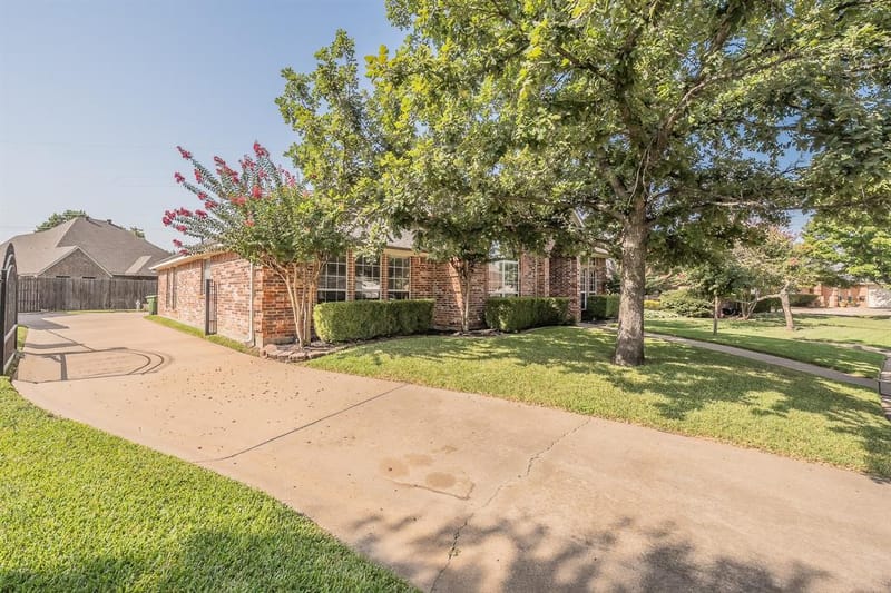 8152 Vine Wood Drive, North Richland Hills TX 76182 - Photo 2