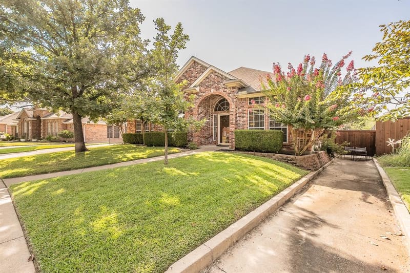 8152 Vine Wood Drive, North Richland Hills TX 76182 - Photo 3