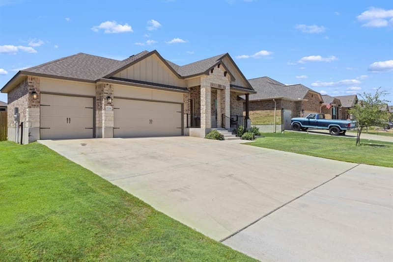 5724 St Charles Drive, Belton TX 76513 - Photo 2