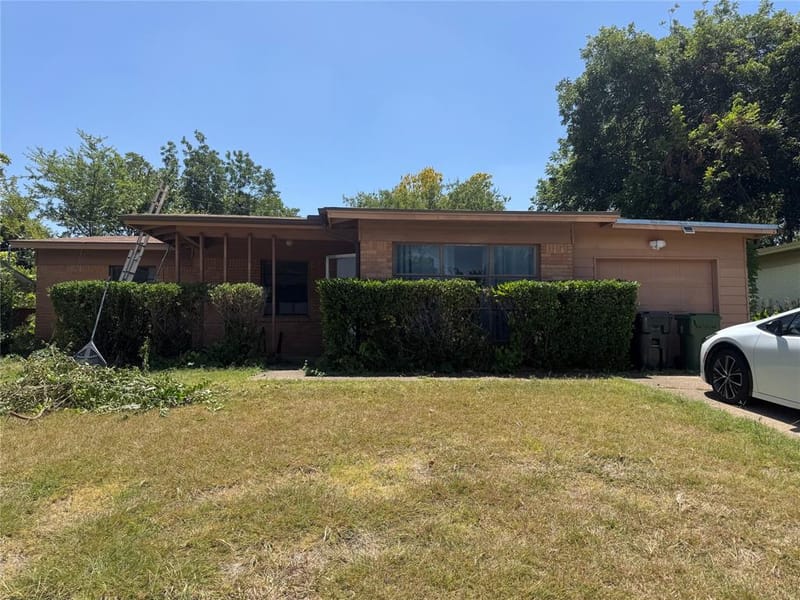 2204 Cloverdale Street, Arlington TX 76010