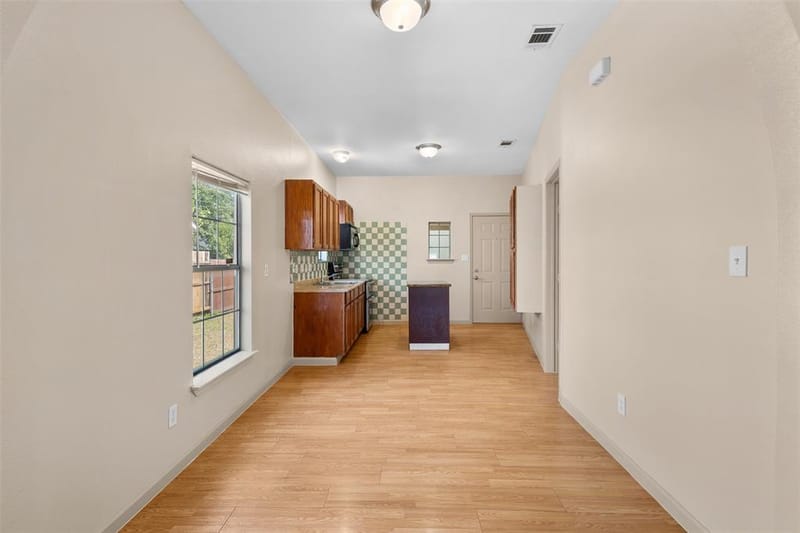 1235 E Leuda Street, Fort Worth TX 76104 - Photo 7
