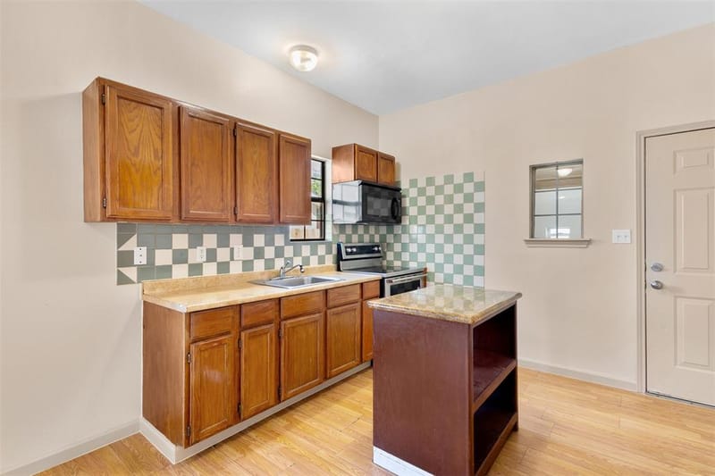 1235 E Leuda Street, Fort Worth TX 76104 - Photo 10