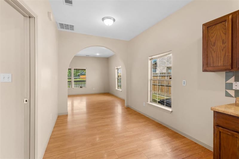 1235 E Leuda Street, Fort Worth TX 76104 - Photo 11