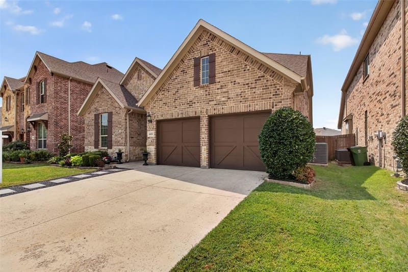 6820 Westbury Drive, North Richland Hills TX 76180 - Photo 2