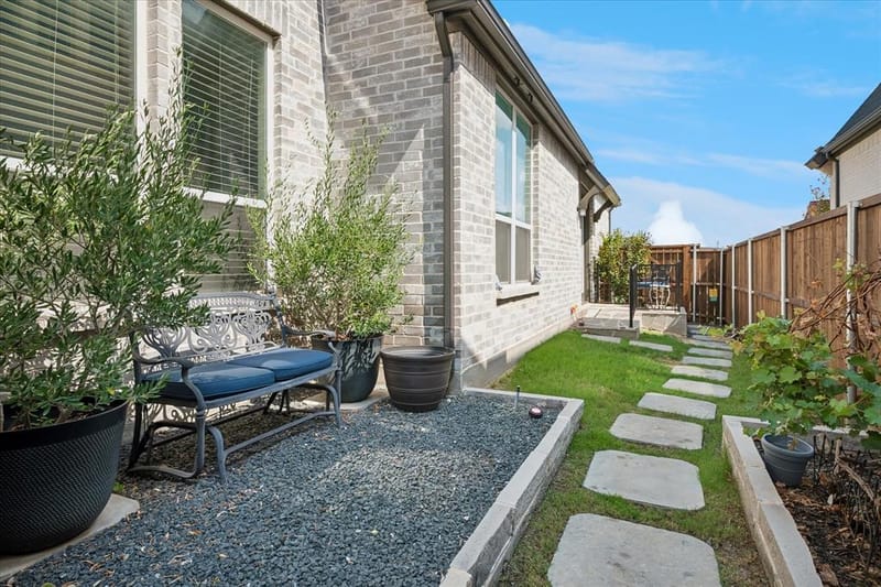 1737 Clem Castle Drive, Carrollton TX 75010 - Photo 9