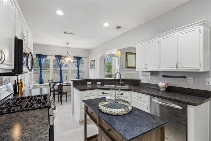 5948 Hillview Drive, Watauga TX 76148 - Photo 8