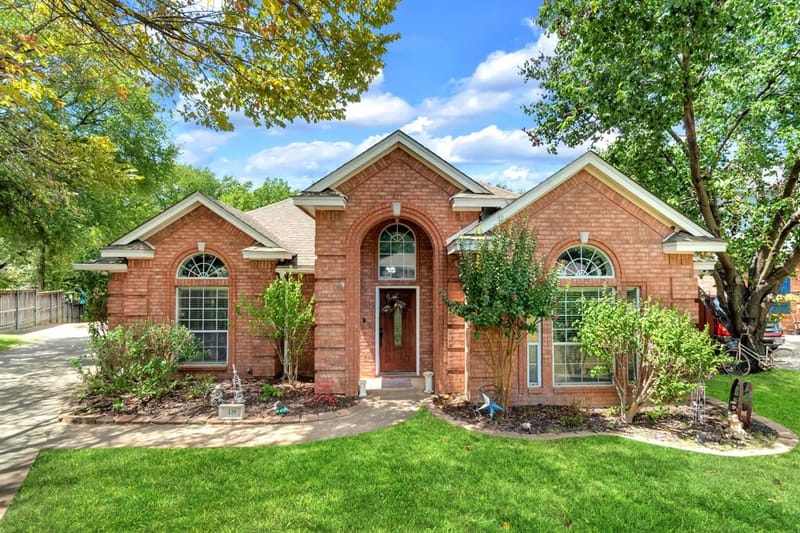 18 Red Bluff Court, Mansfield TX 76063 - Photo 2