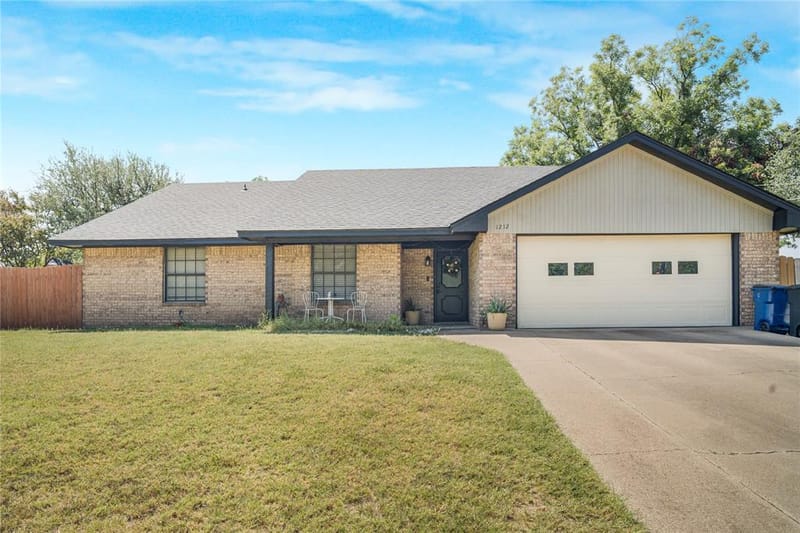 1212 4th Street, Granbury TX 76048
